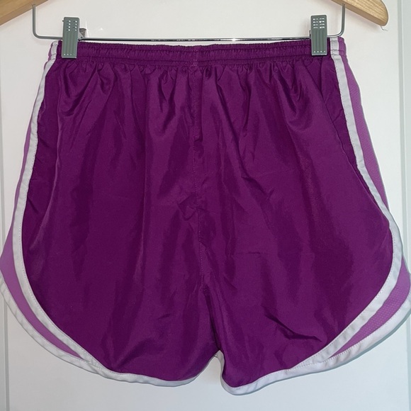 Nike Women’s Athletic Lightweight Elastic Waist Shorts Purple M - Picture 5 of 5